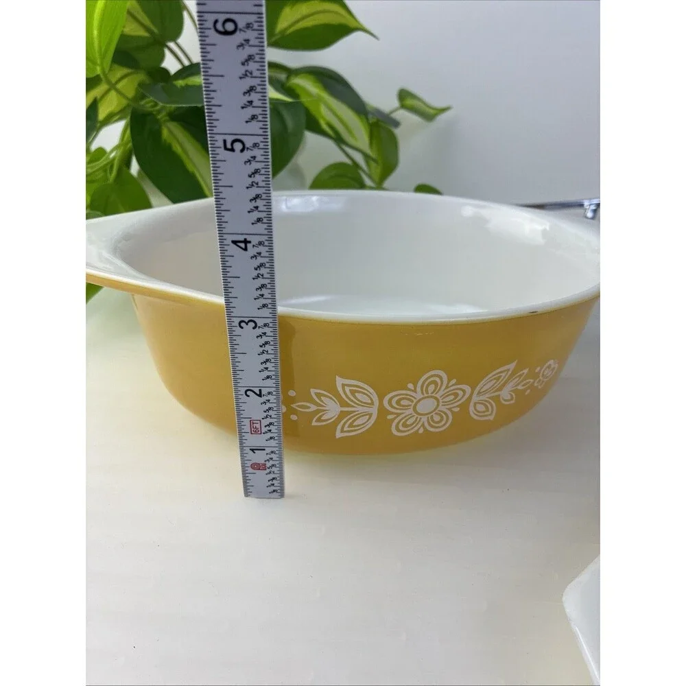 PYREX Butterfly Gold 043 1.5 Qt Oval Casserole w/ Lid & Cradle Vintage 70s